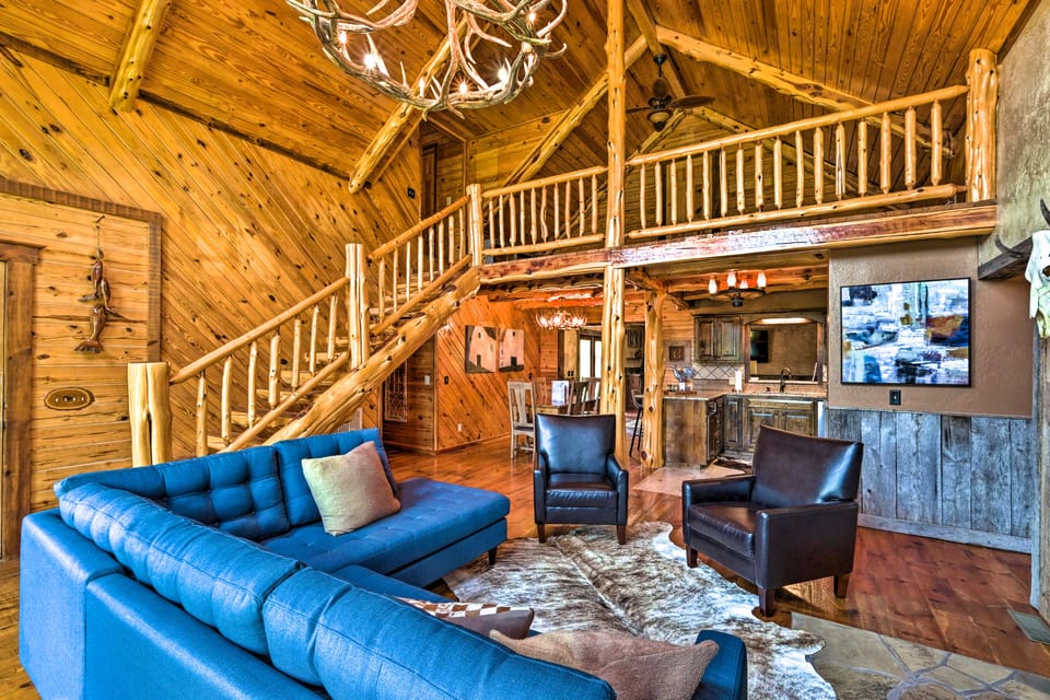 Eureka Springs Area Cabin w/ Deck + 7 Acres! House in Table Rock Lake
