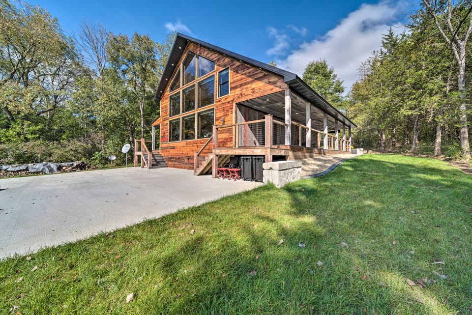 Galena Cabin w/ Wraparound Porch & Game Room! House in Iowa