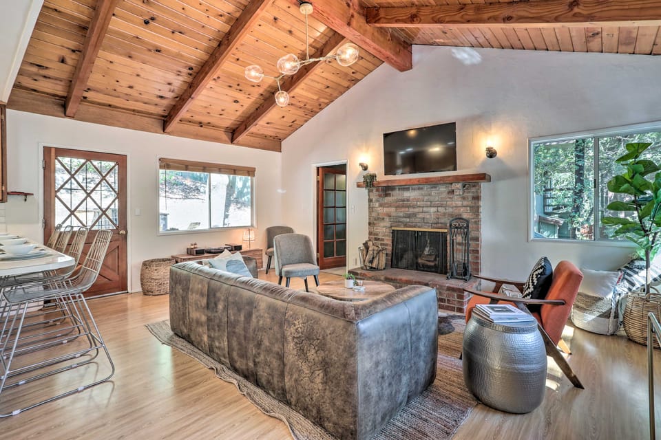 Modern & Unique Cabin with Deck by Lake Gregory! House in Crestline