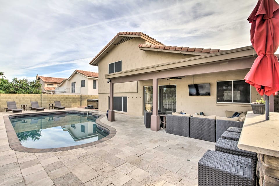 Pool, Hot Tub & Golf Course View: Glendale Oasis! House in Glendale