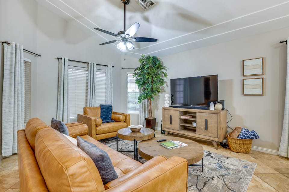 Pool, Hot Tub & Golf Course View: Glendale Oasis! House in Glendale