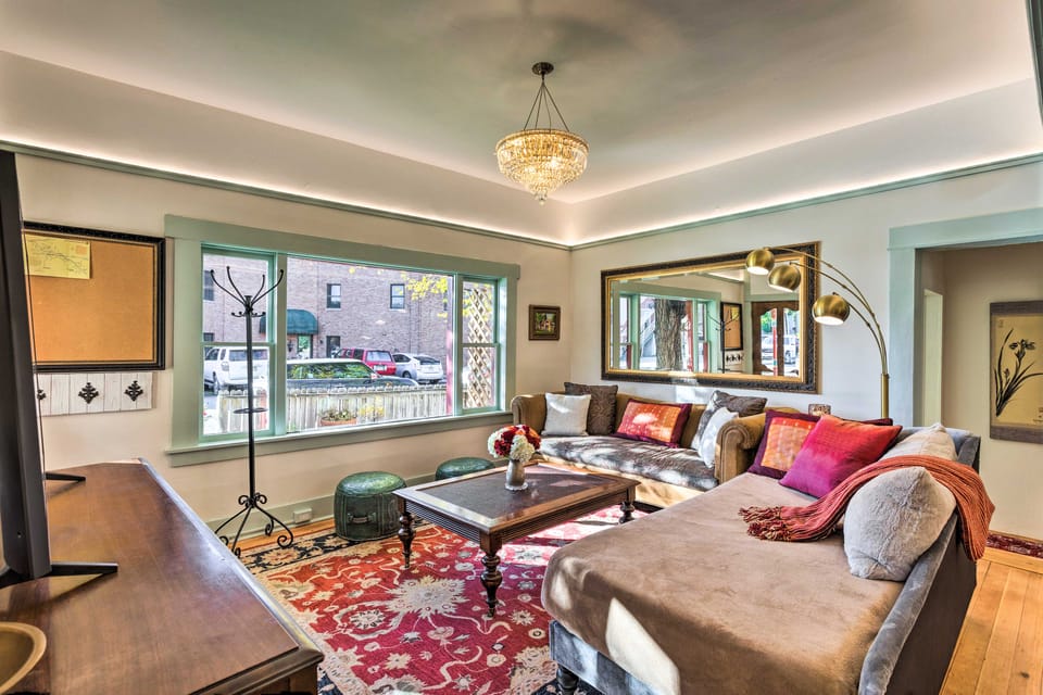 Victorian Gem! Steps to Dine, Shop & Hike House in Carbondale