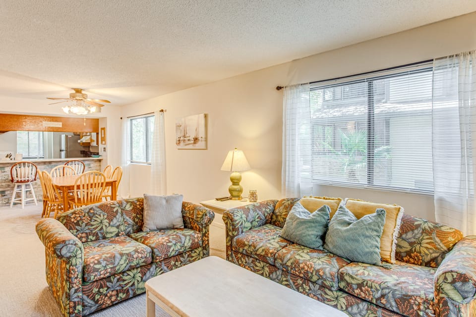 Walk to Myrtle Beach: Condo w/ Resort Perks Apartment in South Carolina