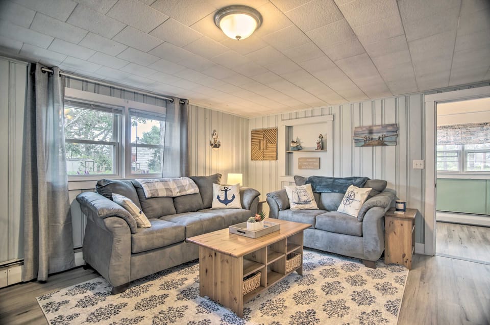 Coastal Comfort Near the Bay! 'Buttermilk Cottage' House in Buzzards Bay