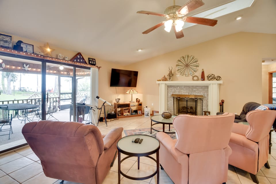 'Pirate Cove' Home in Welaka: Dock & River Access! House in Welaka