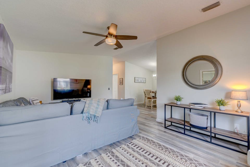 Peaceful Lady Lake Home w/ Screened-In Porch! House in Lady Lake