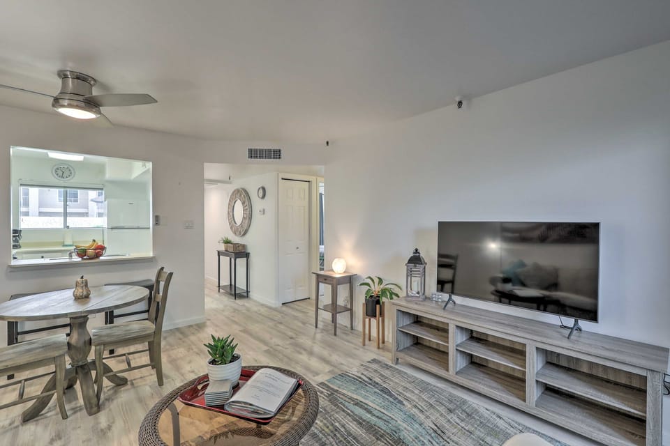 1 Mi to Old Town: Scottsdale Condo w/ Pool Access Apartment in Scottsdale