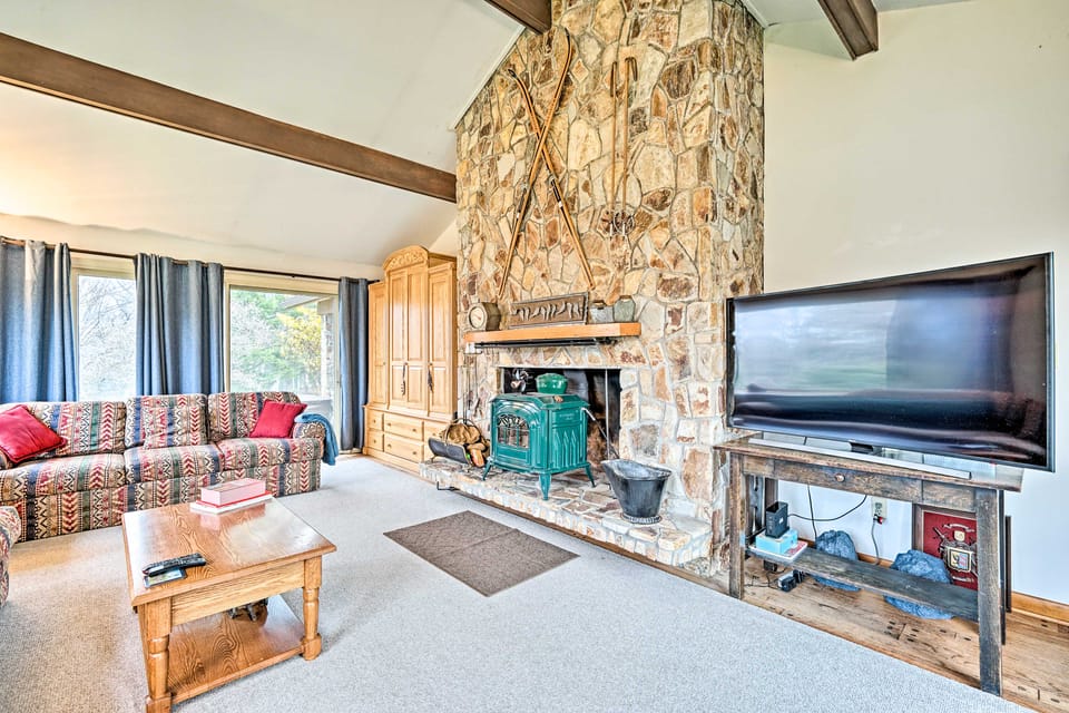 Family Winter Retreat w/ Hot Tub: 14 Mi to Slopes! House in Whitingham