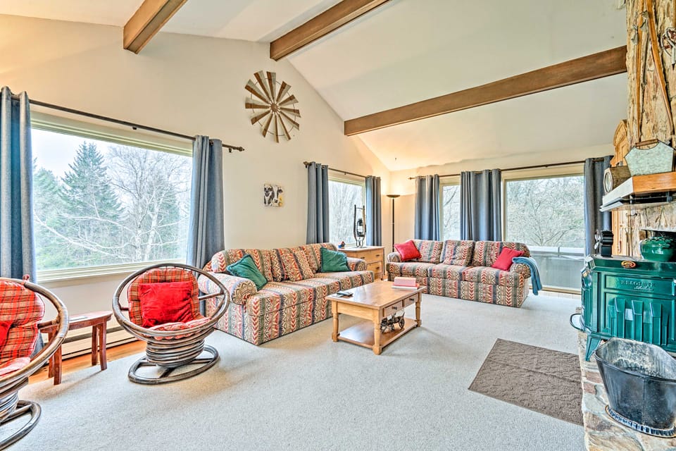 Family Winter Retreat w/ Hot Tub: 14 Mi to Slopes! House in Whitingham