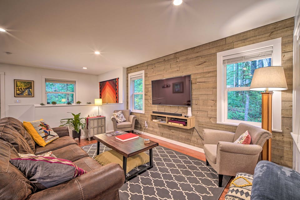 Peaceful Forest Retreat by Mt. Baker Slopes! House in Washington