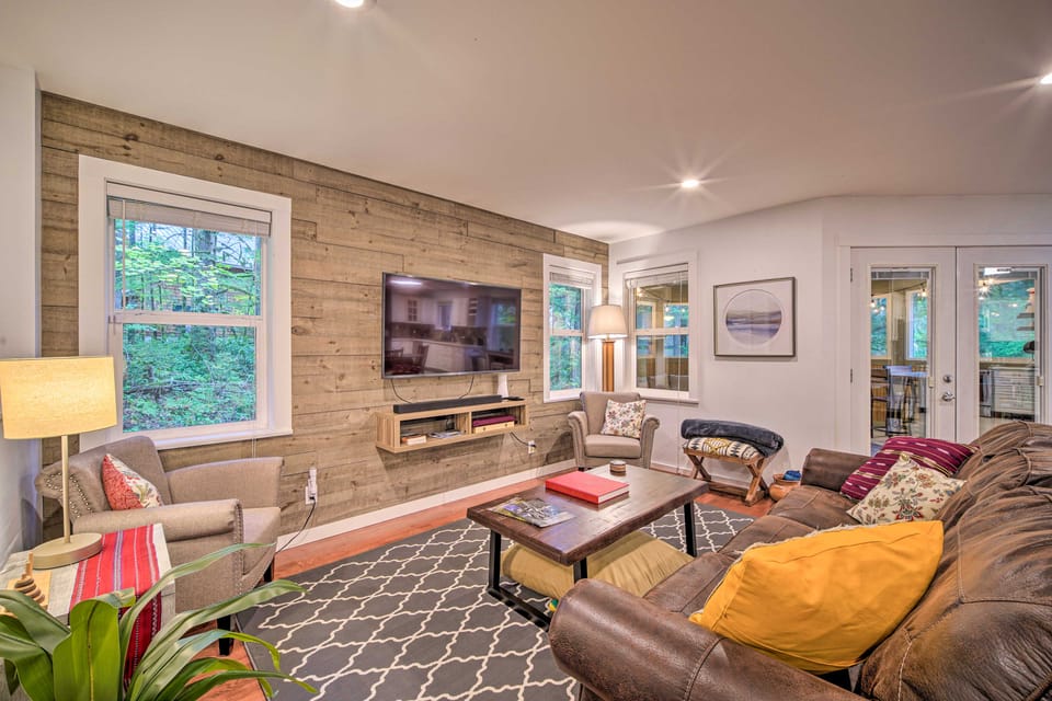 Peaceful Forest Retreat by Mt. Baker Slopes! House in Washington