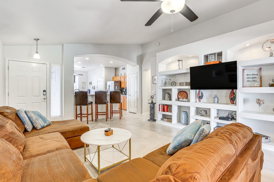 Patio + Fire Pit: Peoria Getaway Near Golfing! House in Glendale