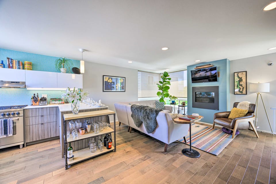 Canal & Mtn Views: Pet-Friendly Seattle Retreat Apartment in Magnolia Seattle
