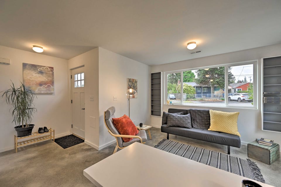 Close to Seattle's Top Sights! Sleek Cottage Cottage in Burien