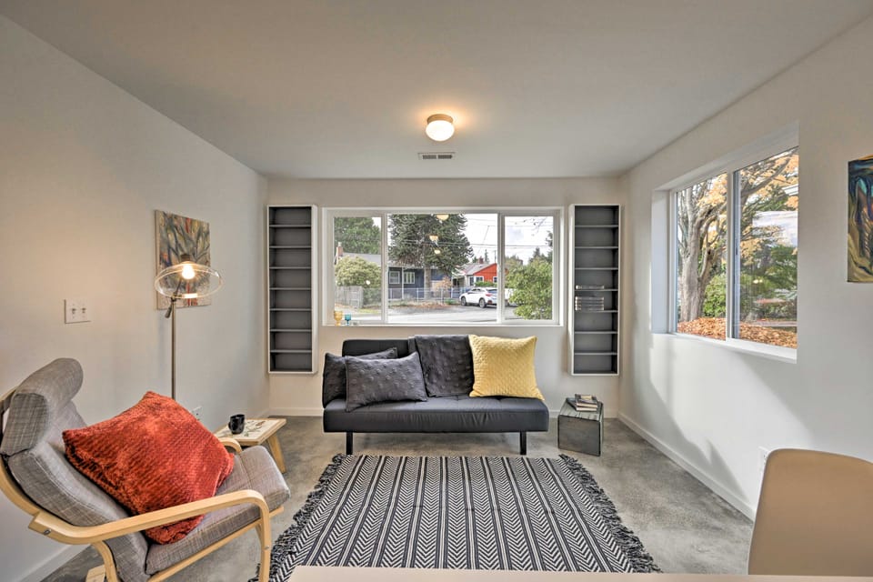 Close to Seattle's Top Sights! Sleek Cottage Cottage in Burien