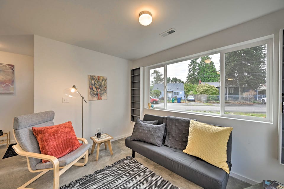 Close to Seattle's Top Sights! Sleek Cottage Cottage in Burien