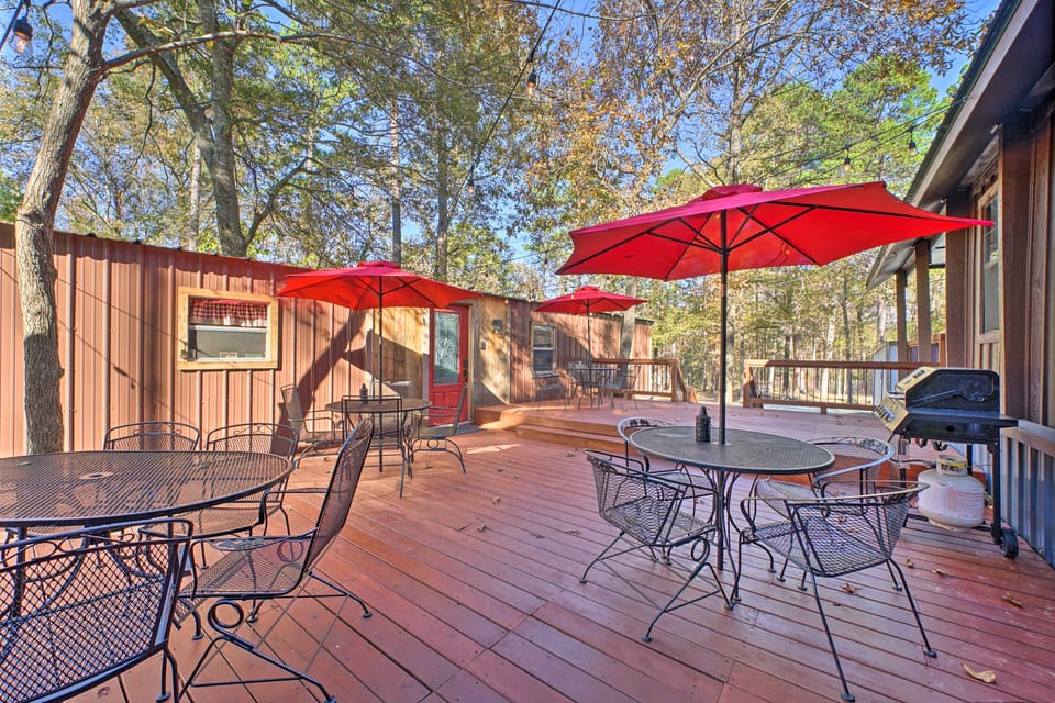 Private Hot Tub & Deck! Broken Bow Group Getaway House in Oklahoma