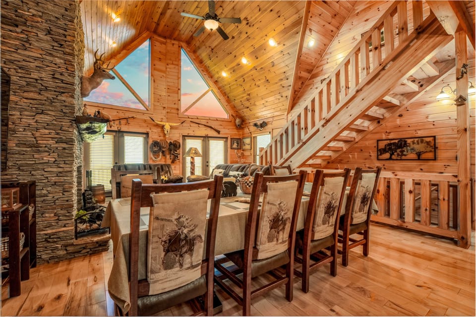 Outlaw Mountain Lodge: Fire Pit & Panoramic Views! House in Tennessee