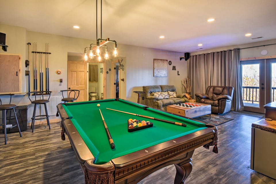 Outlaw Mountain Lodge: Fire Pit & Panoramic Views! House in Tennessee