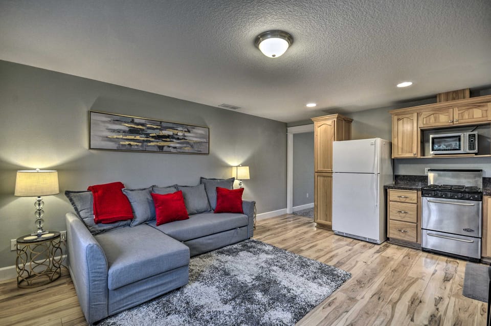Chic Battle Ground Apartment ~ 18 Mi to Vancouver! Apartment in Washington