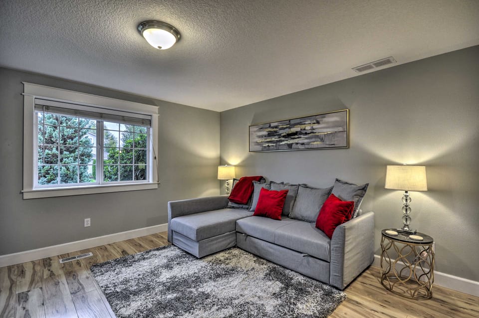 Chic Battle Ground Apartment ~ 18 Mi to Vancouver! Apartment in Washington