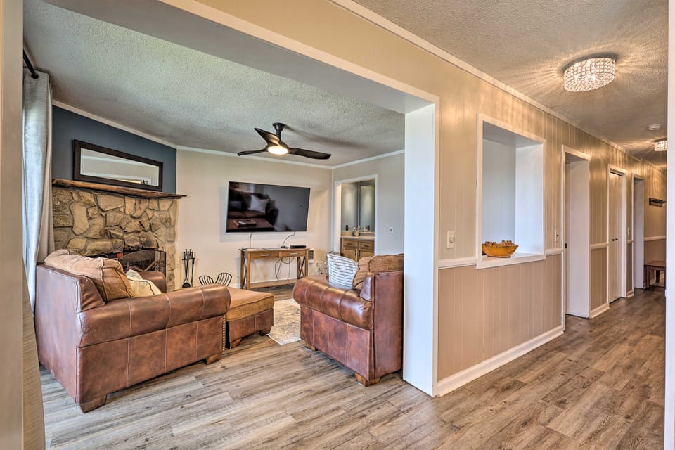 2 Mi to Skiing! Resort-Style Beech Mountain Condo Apartment in Beech Mountain