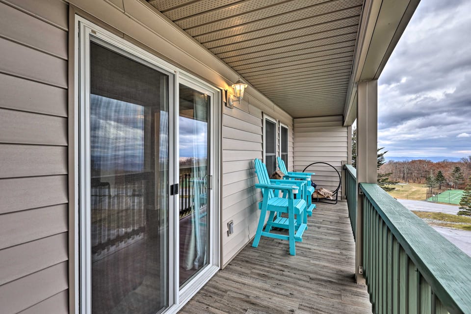 2 Mi to Skiing! Resort-Style Beech Mountain Condo Apartment in Beech Mountain