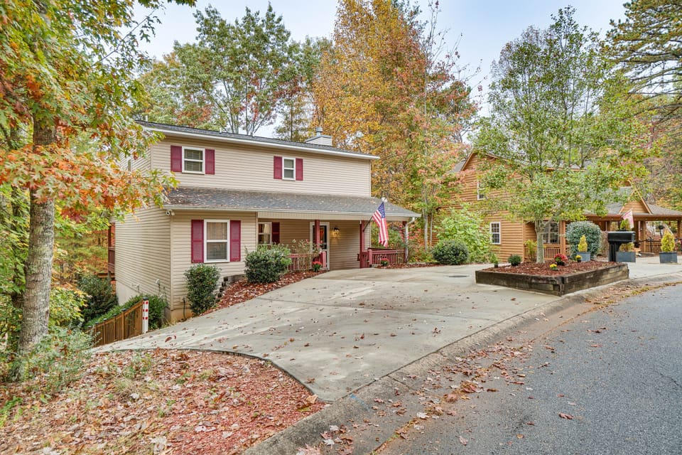 Spacious Home in Helen w/ Porch & Balcony! House in Helen