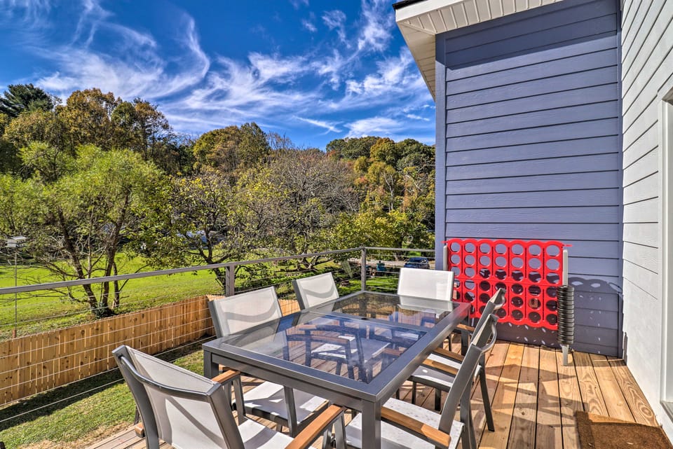 Hot Tub & Fire Pit: Chic Asheville Oasis House in Asheville