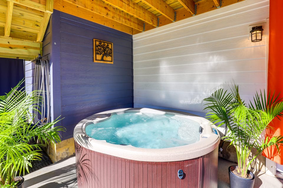 Hot Tub & Fire Pit: Chic Asheville Oasis House in Asheville