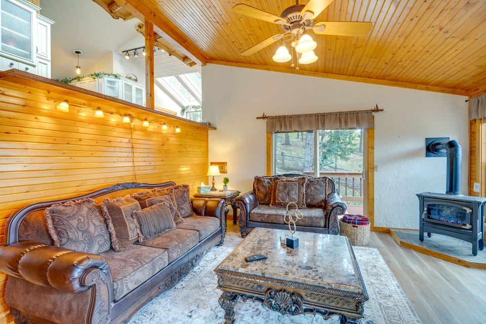 330760: Home w/ Hot Tub - 11 Mi to Rainbow Falls House in Woodland Park