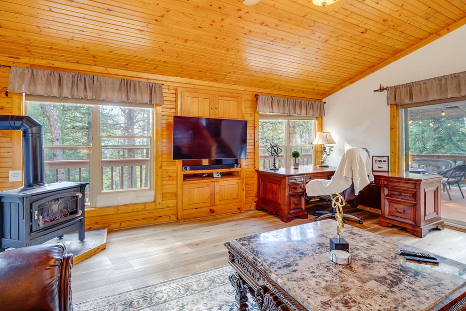 330760: Home w/ Hot Tub - 11 Mi to Rainbow Falls House in Woodland Park