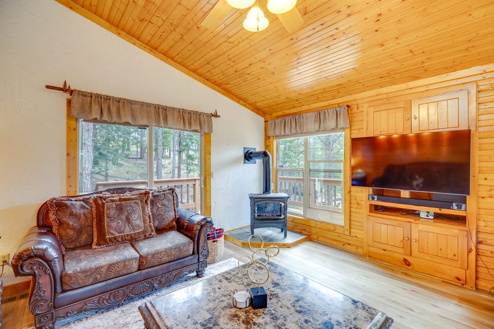 330760: Home w/ Hot Tub - 11 Mi to Rainbow Falls House in Woodland Park