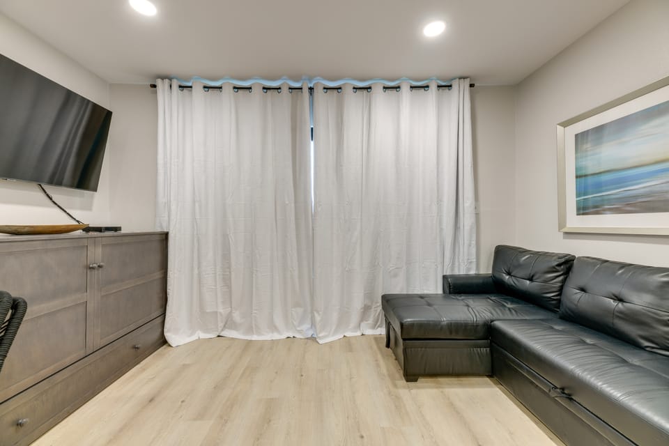 Corpus Christi 'Surfside Suite' w/ Beach Access! Apartment in Nueces County