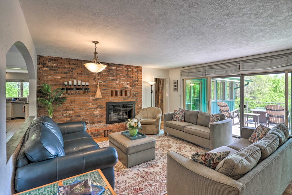 Stunning Fletcher Home: Hot Tub + Fire Pit! House in Buncombe County