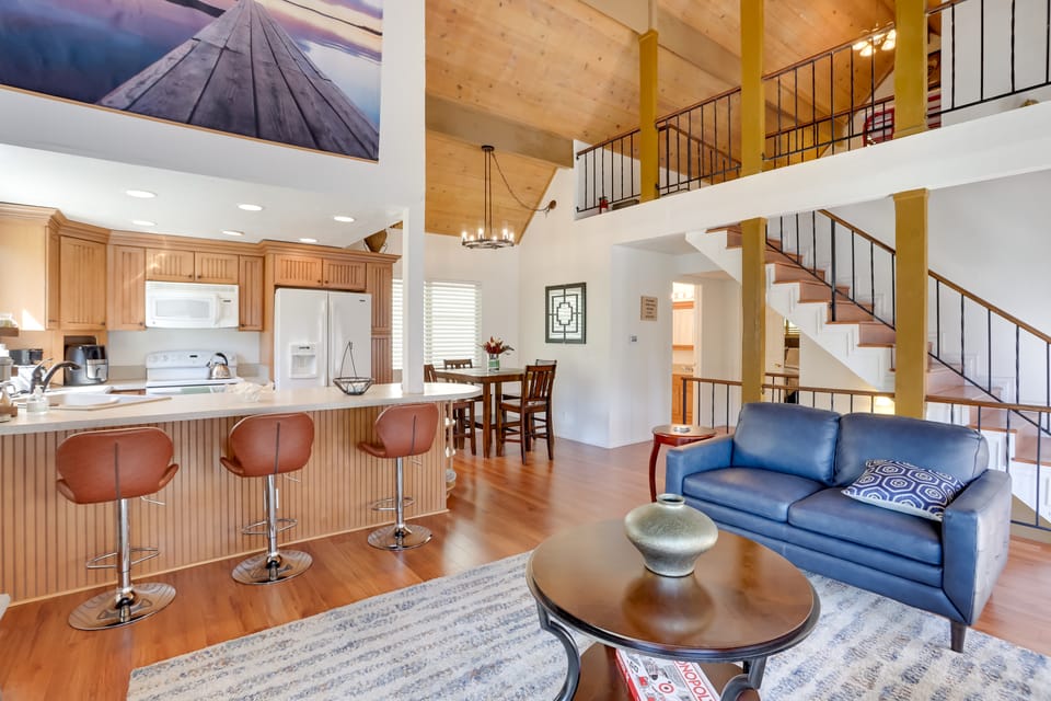 Lake & Mountain-View Home: Walk to Downtown! House in Crestline