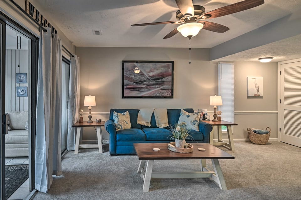 2 Mi to Surfside Beach: Condo w/ Community Pool! Apartment in South Carolina