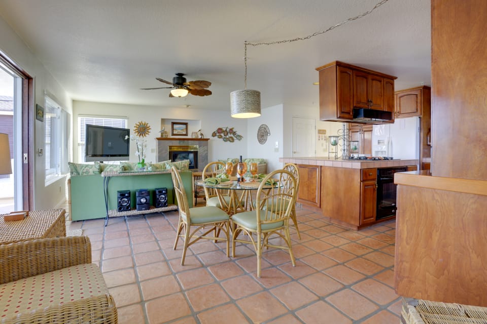 Beachfront San Diego Condo w/ Patio on the Bay! Apartment in Mission Beach