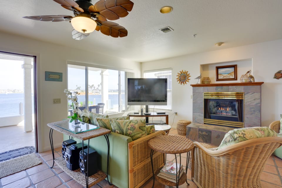 Beachfront San Diego Condo w/ Patio on the Bay! Apartment in Mission Beach