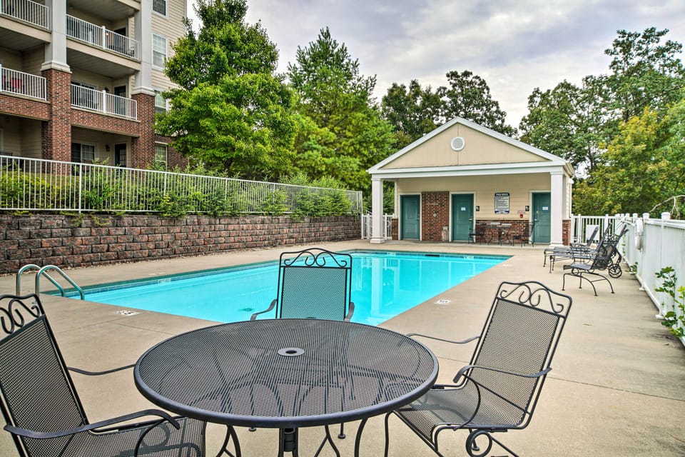 3 Mi to Dtwn: Inviting Branson Condo w/ Balcony Apartment in Branson