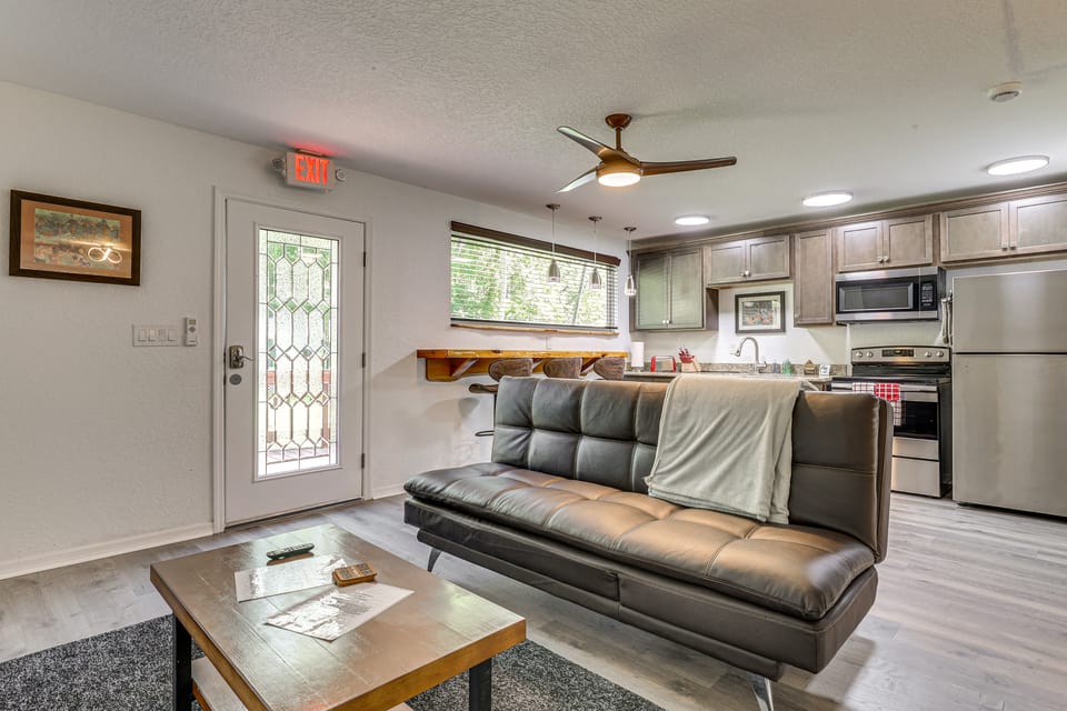 Shared Dock! Rock Springs Run Studio Cabin Apartment in Apopka