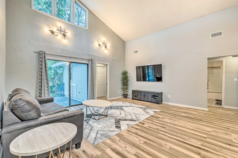 Walk to UF: Family Home w/ Patio! House in Gainesville