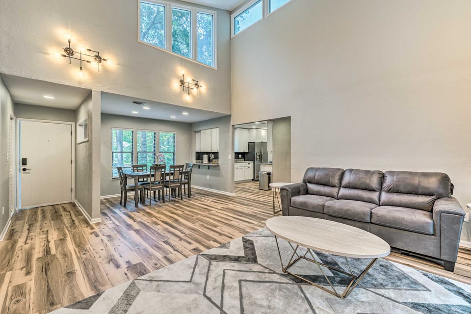Walk to UF: Family Home w/ Patio! House in Gainesville