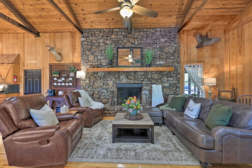 Waterfront Deck: Home on Ouachita River! House in Arkansas