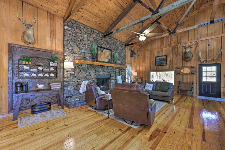 Waterfront Deck: Home on Ouachita River! House in Arkansas