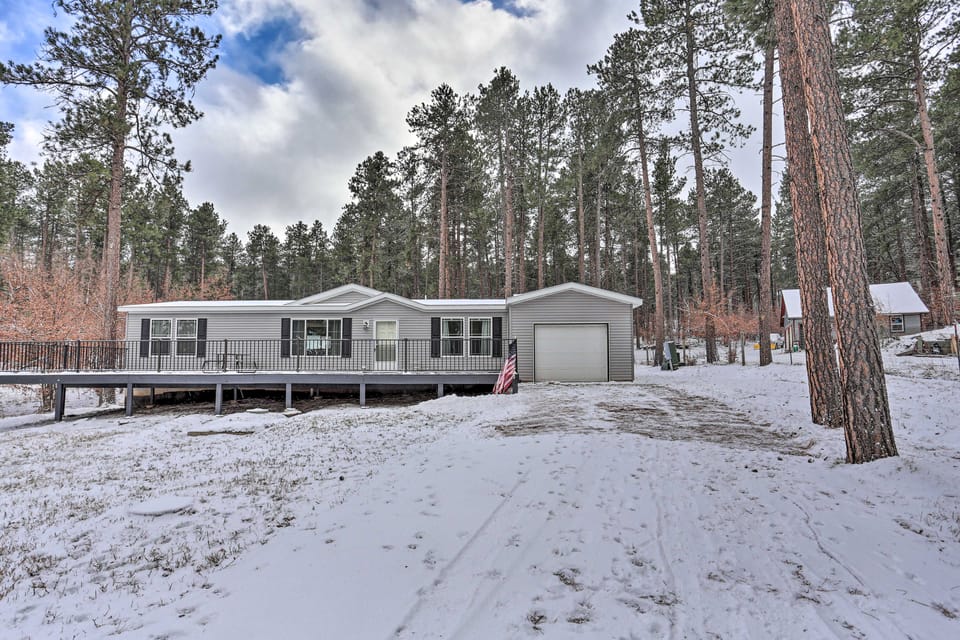 Private Deck, Hot Tub! Deadwood Sturgis Rally Base House in North Lawrence