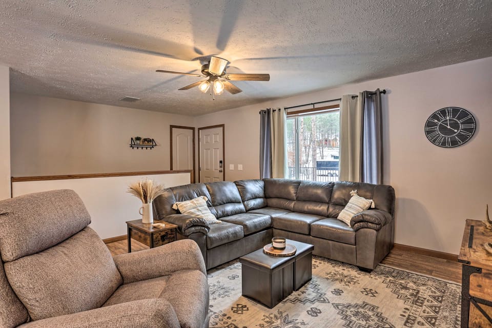 Private Deck, Hot Tub! Deadwood Sturgis Rally Base House in North Lawrence
