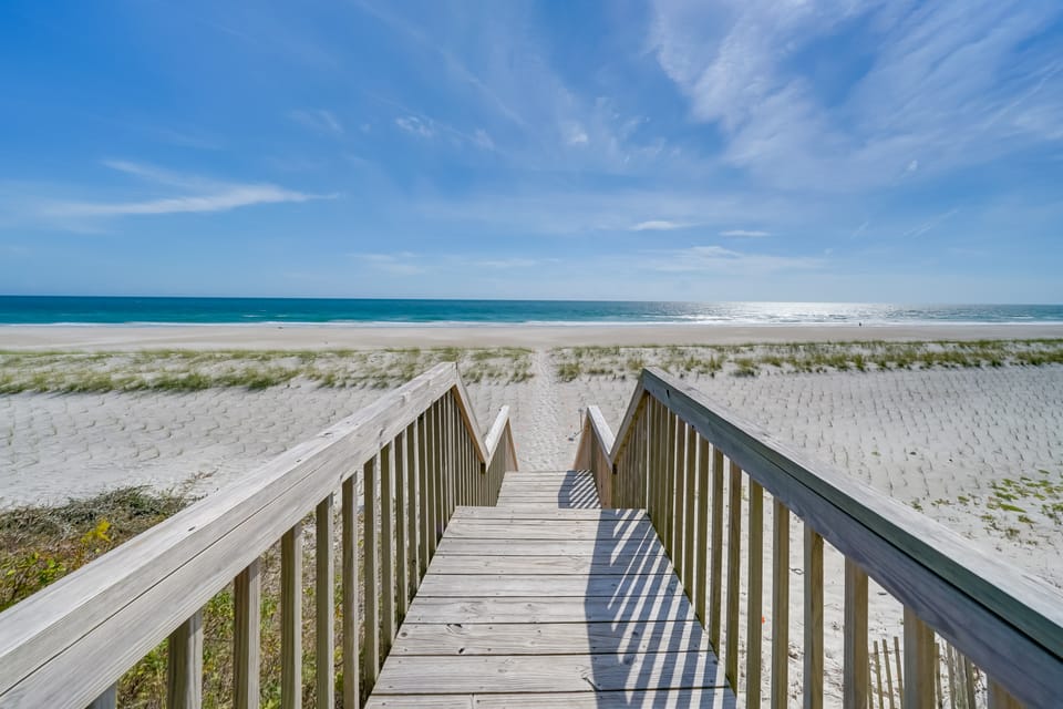 Peaceful 'Cottage By The Sea' Oceanfront Home! House in Topsail Beach
