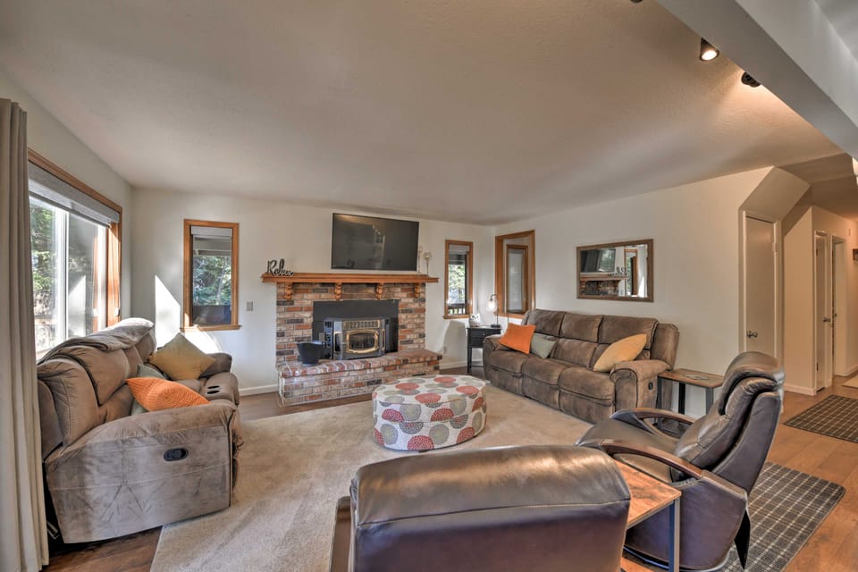 Cabin in Nat'l Forest 35 Min to Boreal Resort House in Sierra Nevada