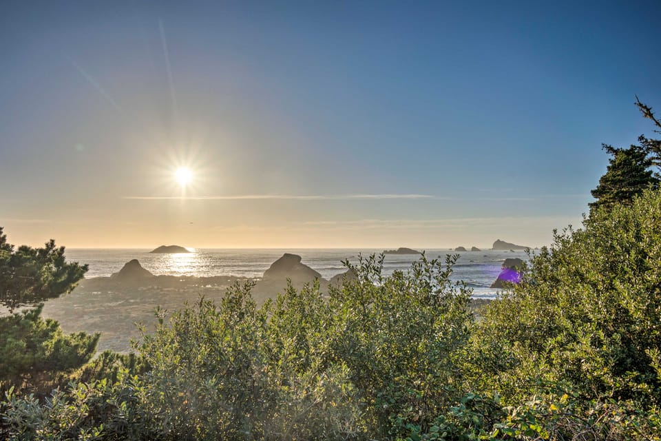 Crescent City Getaway w/ Panoramic Ocean Views! House in Crescent City